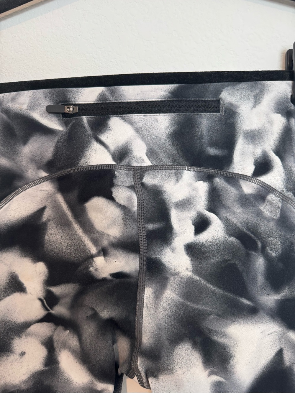 Lululemon Speed Up Crop 21" Black White Athletic Leggings - Picture 7 of 9